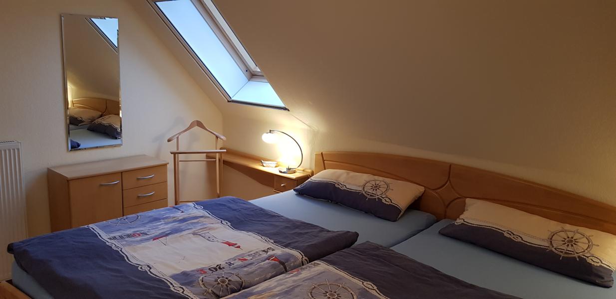 Schlafzimmer 1